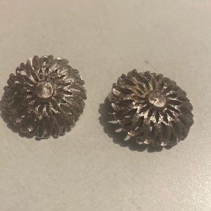 VINTAGE “CELEBRITY NY” silver tone clip on earrings. (Pre-1970)